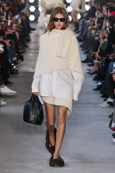 Look 14